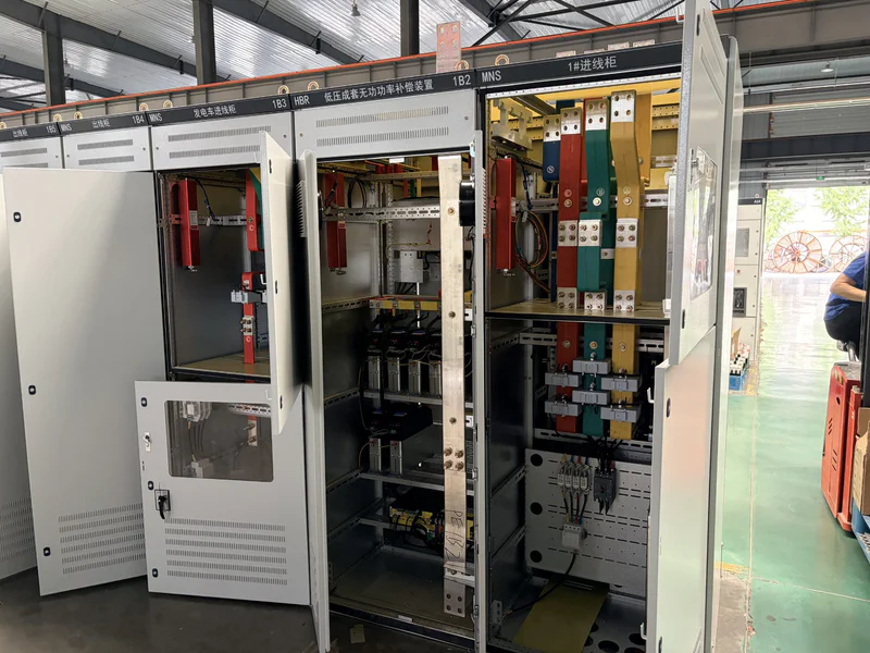 Busbar arrangement and joint inspection
