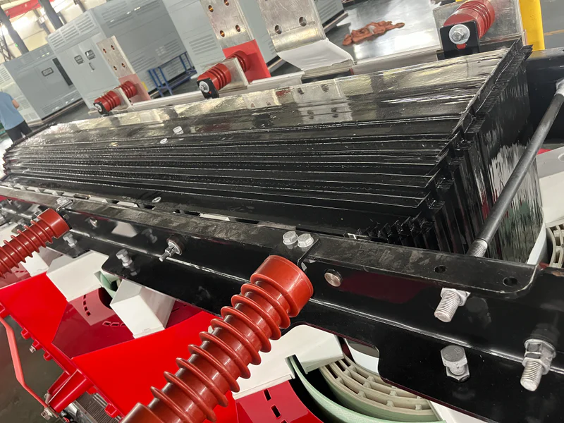 Cured epoxy resin insulation structure on a cast resin transformer coil