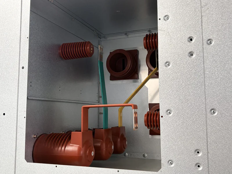 Switchgear cabinet busbar assembly