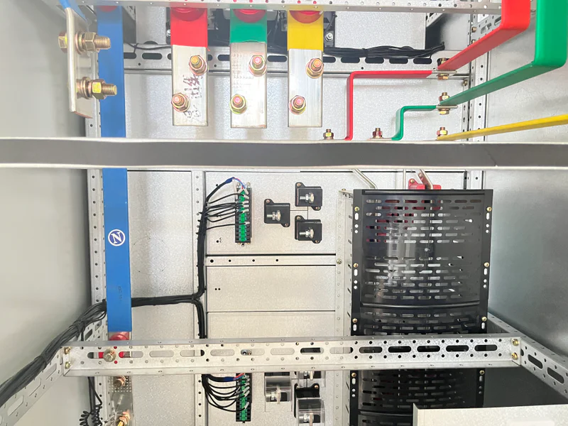 Medium voltage metal-enclosed switchgear cabinet
