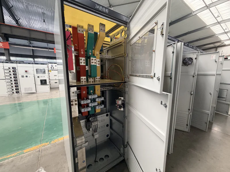 Busbar system inside LV panel